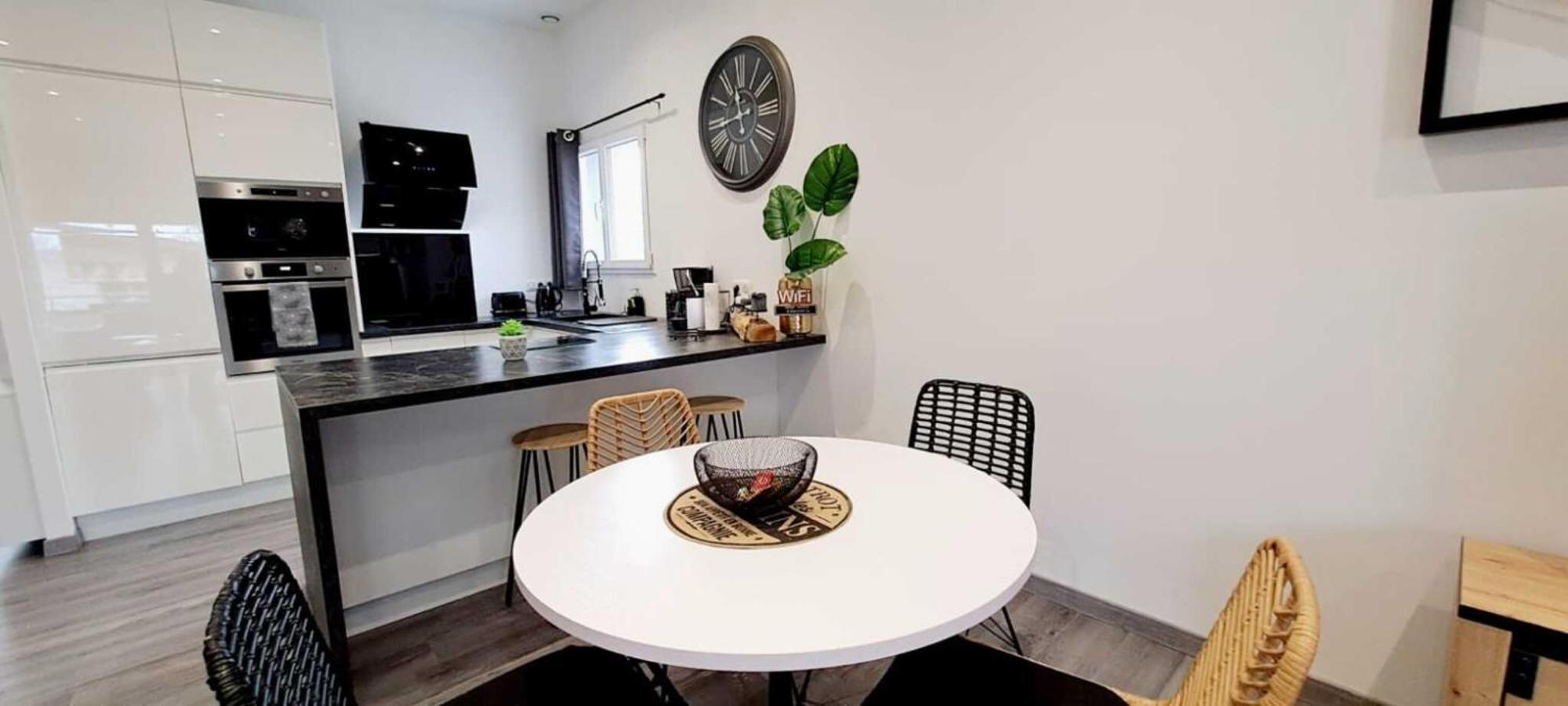 Black&White Home-By So'Serenityhome-Balcon-Parking Cluses Exterior photo