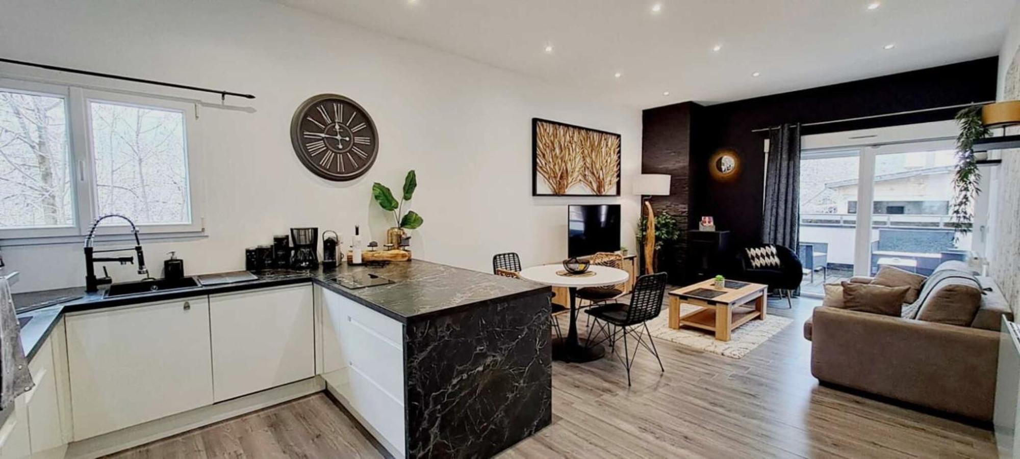 Black&White Home-By So'Serenityhome-Balcon-Parking Cluses Exterior photo